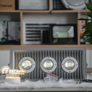 Đèn chống nổ năng lượng mặt trời lắp nhà xưởng 900W